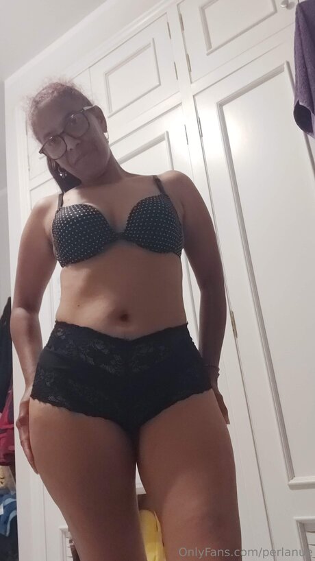 Perlanue model sex photo