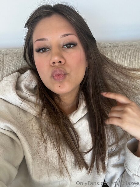 Miablazee model top pic