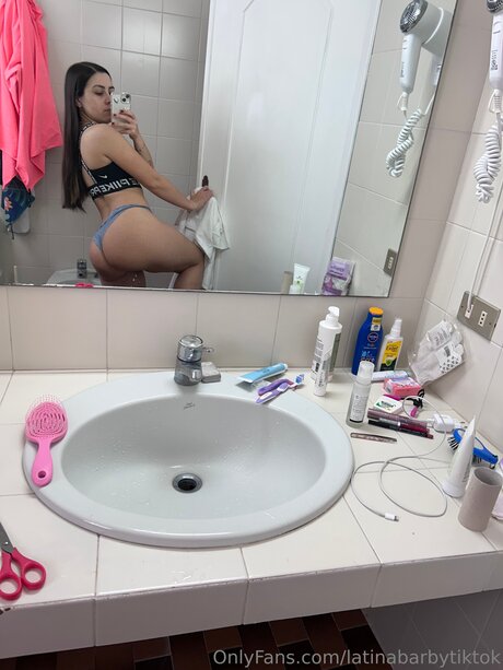 Latinabarbytiktok pornstar exclusive picture