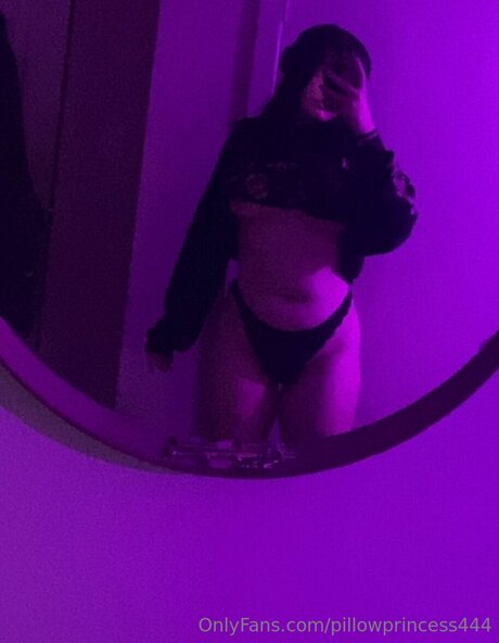 Pillowprincess444 exclusive model galleries