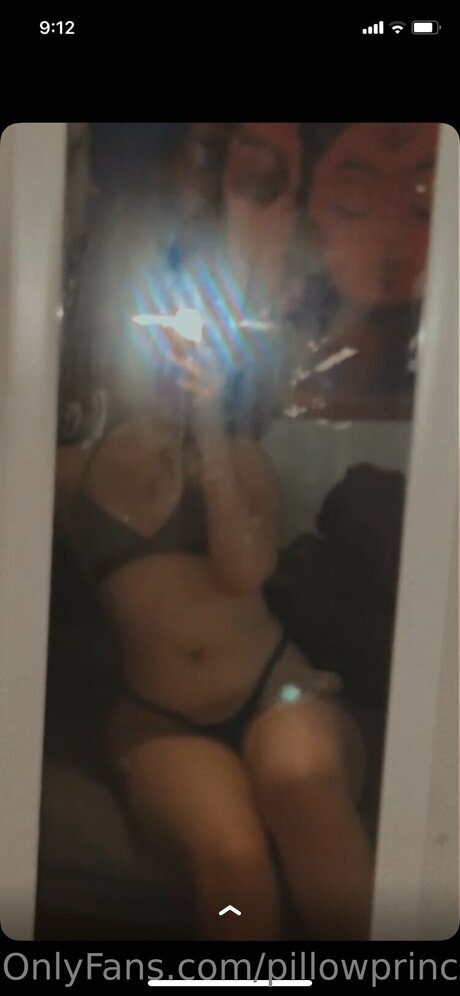 Pillowprincess444 model nude picture