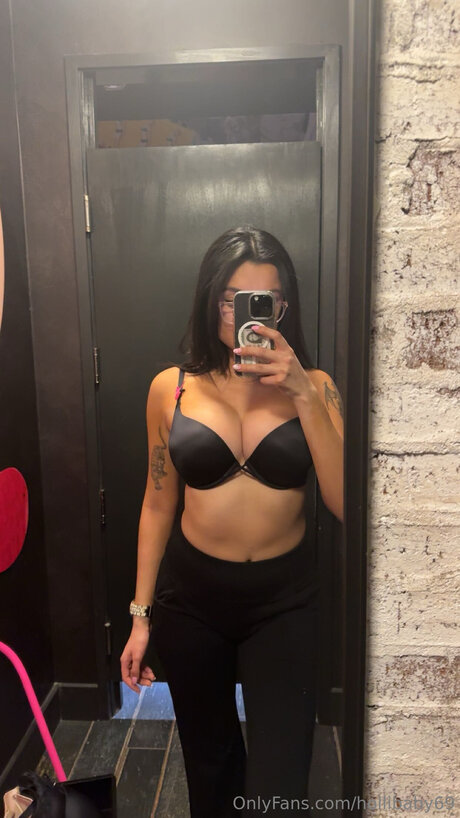 Hollibaby69 model porn picture