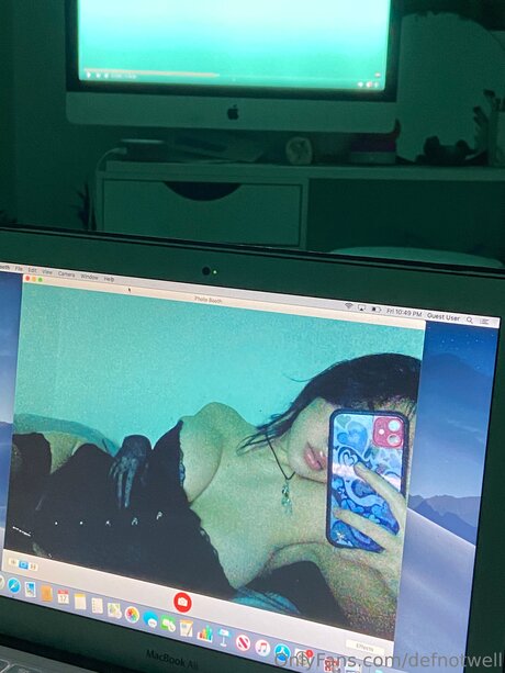 Defnotwell erotic star photos