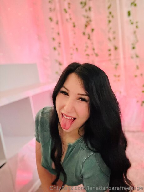 Lenadanzarafreepage model best picture