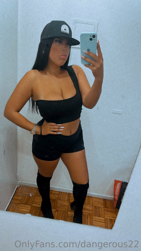 Dangerous22 sex model gallery