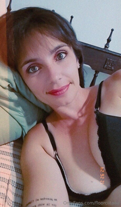 Floorciitaaa nude model pic