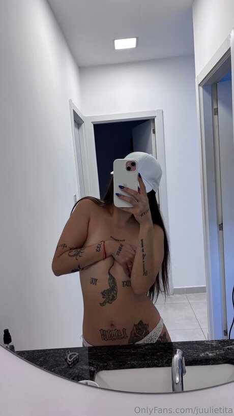 De Clairmont beautiful model galleries