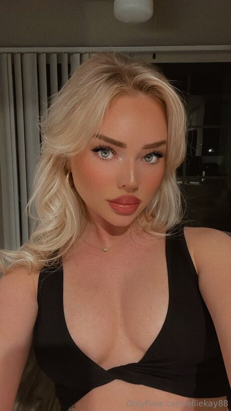 Xo Ellie xxx actress image