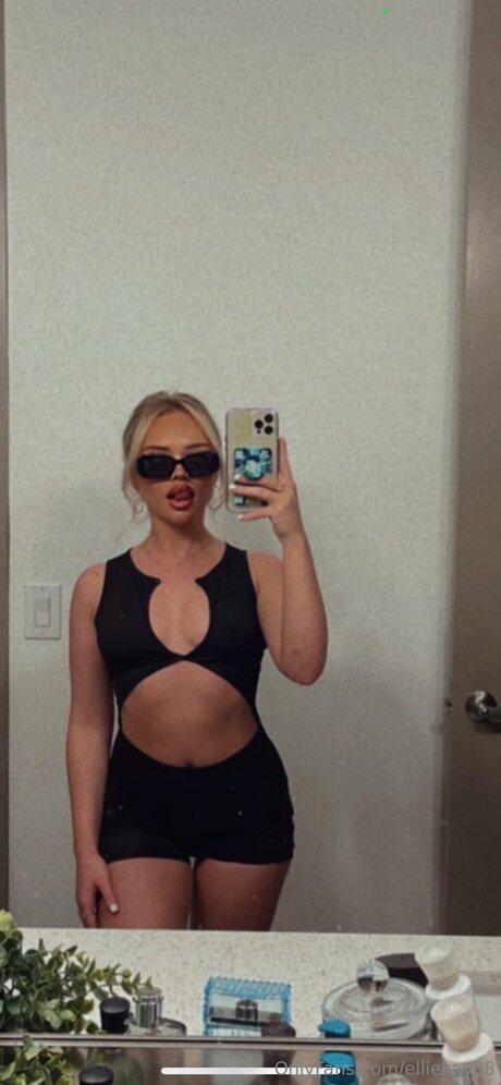 Xo Ellie pornstar sexy photo