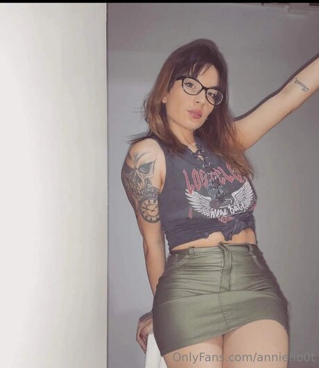 Annieho0t model nudes pic