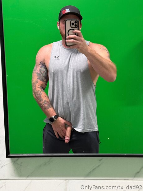 Tx Dad92 nude model pic