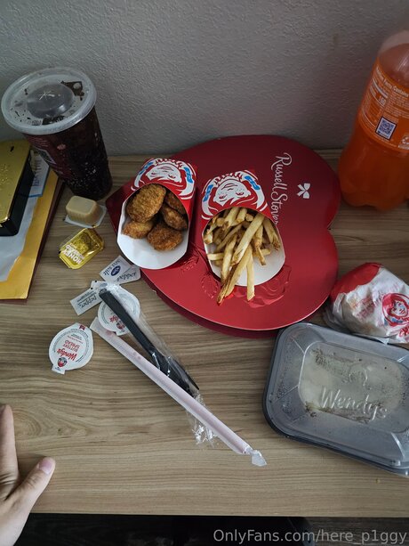 Here P1ggy porn model gallery