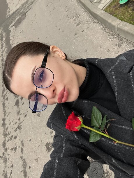 Cutie Karina hd star photo