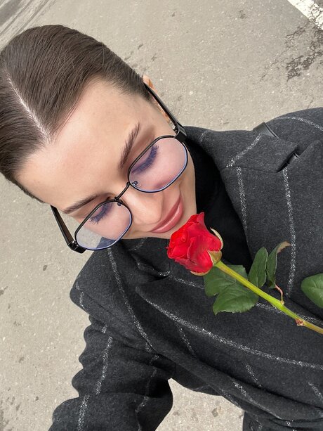 Cutie Karina star sexy photos