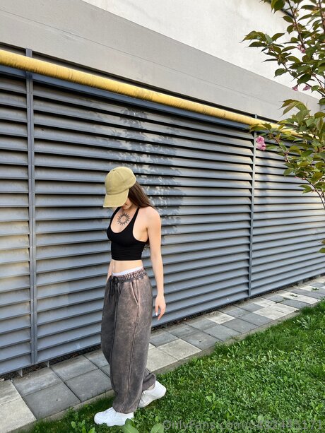 Liyaanderson nice actress picture