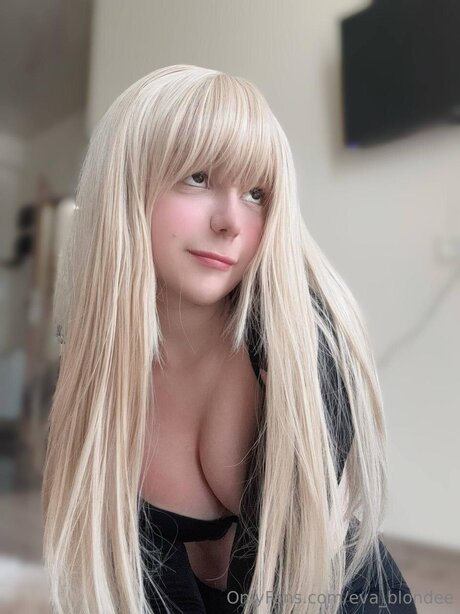 Eva Blondee star porn image