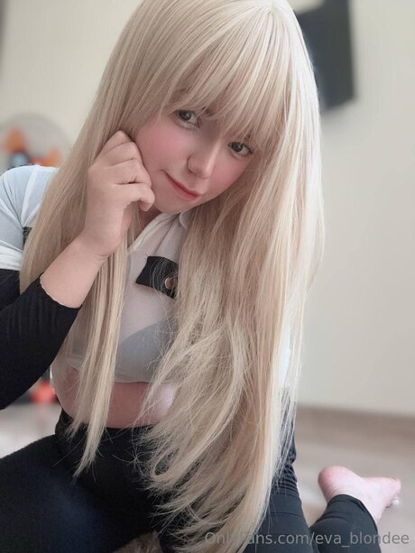Eva Blondee beautiful model img