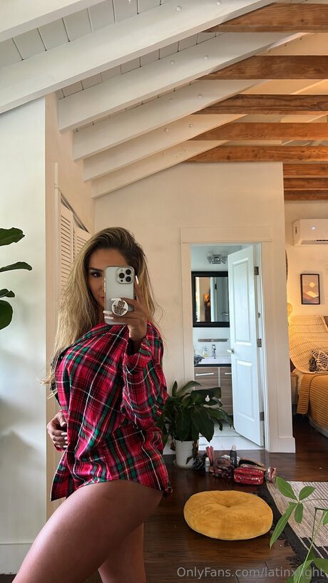 Latinxlight model pretty image