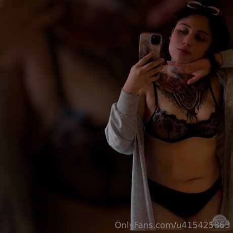 U415425863 star top photo