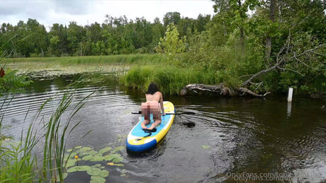 Toplesshiking model exclusive pic