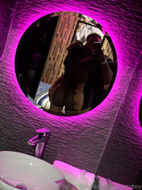 Cakenboy naked actress photo