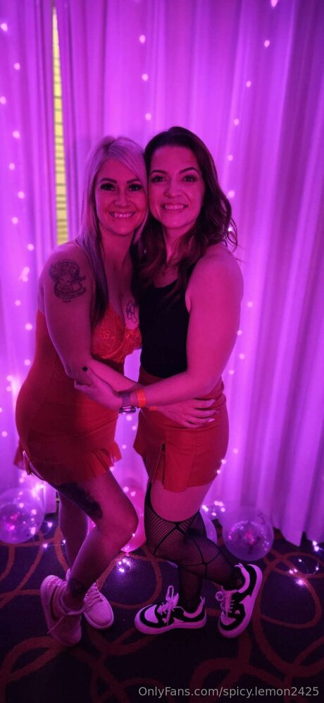 Spicy Lemon2425 sex model pic