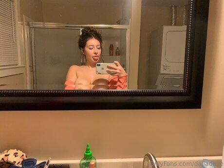 Daliadaze model hot photo