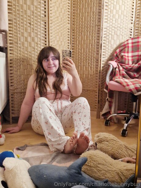 Charlottebunnybun free actress pics