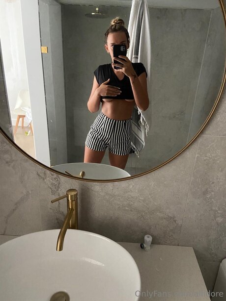 Allidore model erotic photo