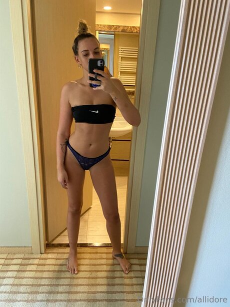 Allidore model naked images