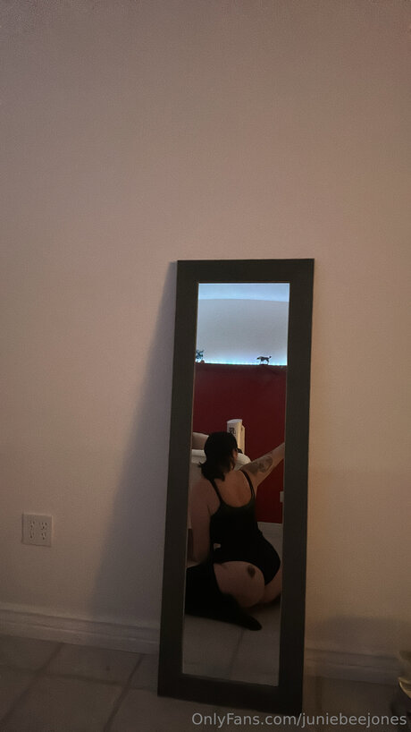 Juniebeejones porn model pictures