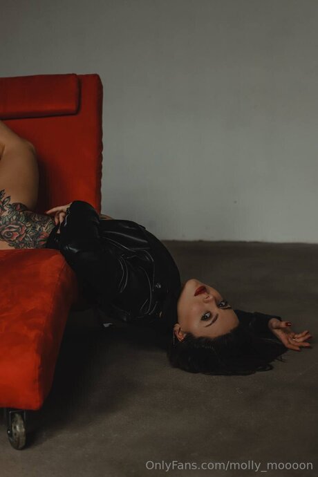 Molly Moooon nice model photo