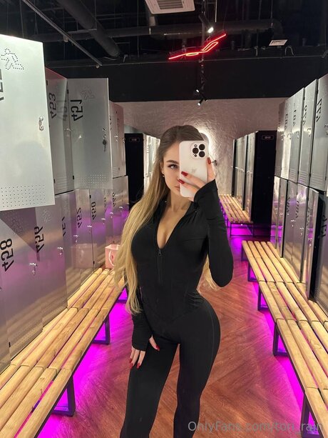 Tori Rain art star archive