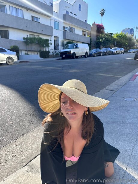 Peatykittykiss naked pornstar photos