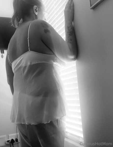 U27739437 model pretty image