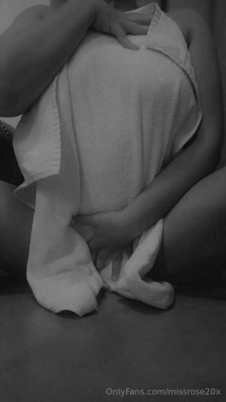 Missrose20x star adult image