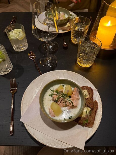 Mary Model naked star pics