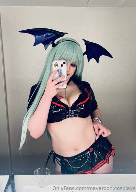 Mavarooniee pornographic model pic