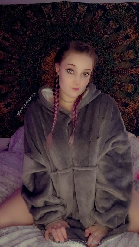 Bongsbeforeboyz erotic star photo