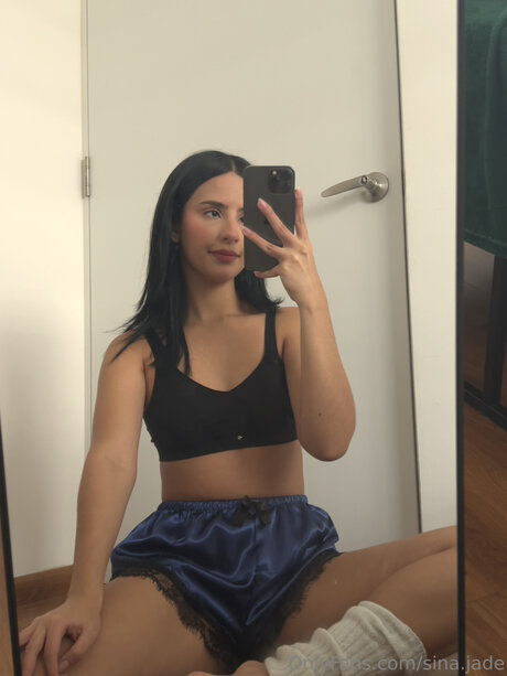 Sina Jade star exclusive photo