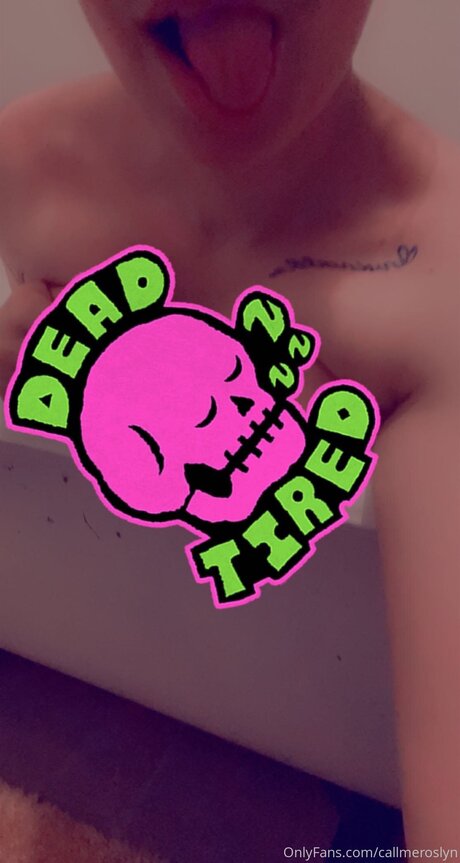 Callmeroslyn erotic model picture