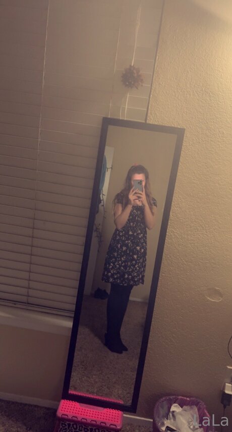 Goldengurl999 nice model pictures