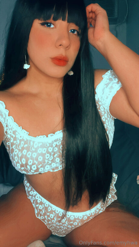 Emyhwa model hd picture