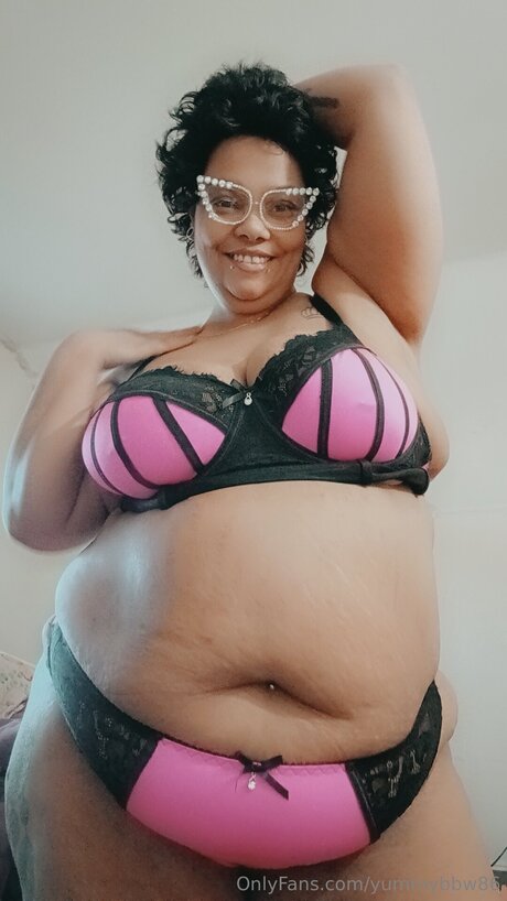 Yummybbw86 exclusive model pictures