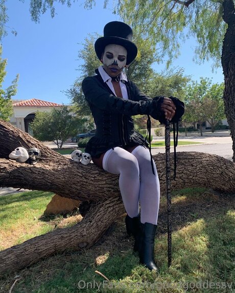 Rightwhereuwantme sexy actress images