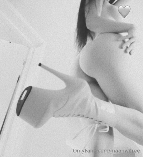 Maanwifree pornstar naked photos