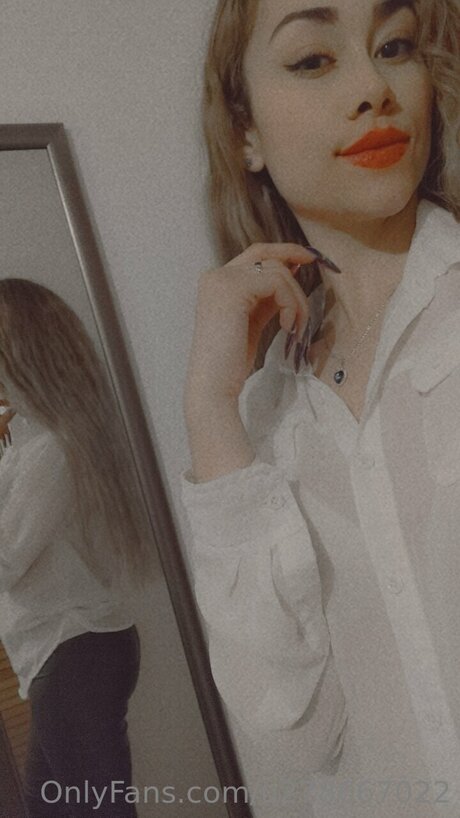 U278667022 adult model pic