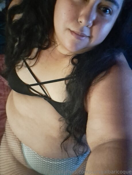 Curvyalbaricoque nude model img