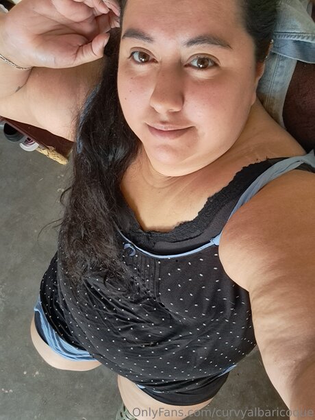Curvyalbaricoque free pornstar images