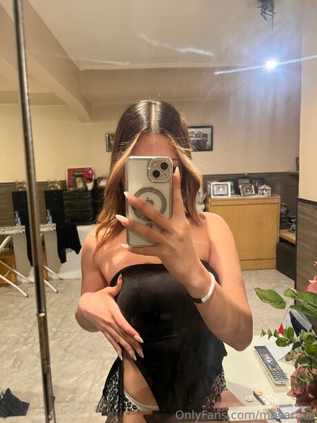 Mesaraxo nude star image